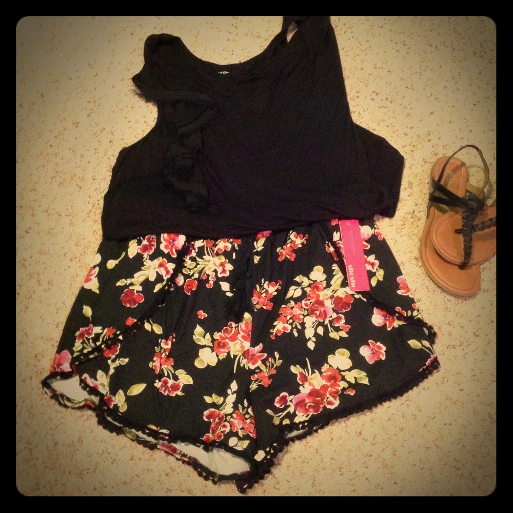 🖤🌺Plus size floral print Pom Pom shorts🌺🖤